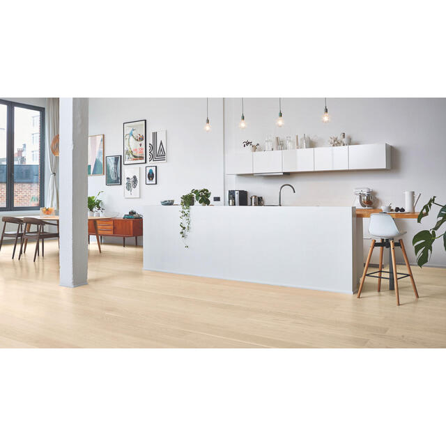Miljöbild föreställande artikeln TRÄGOLV SHADE EK COTTON 2000MM 2,28M2/PKT 1-ST MATTLACK WHITE från kategorin